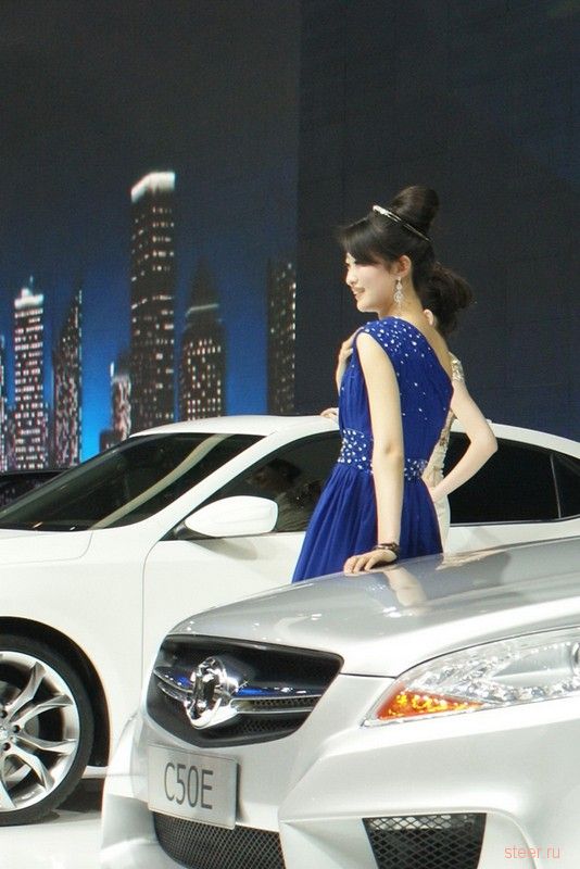 Девушки автосалона в Пекине 2012 (фото)