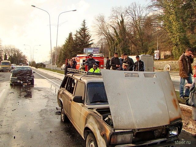 Сочи : Авария на эстакаде в Кудепсте (фото и видео)