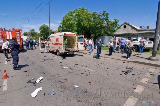 ДТП в Одессе: BMW X6 разбилась о колонну пожарных машин (видео и фото)