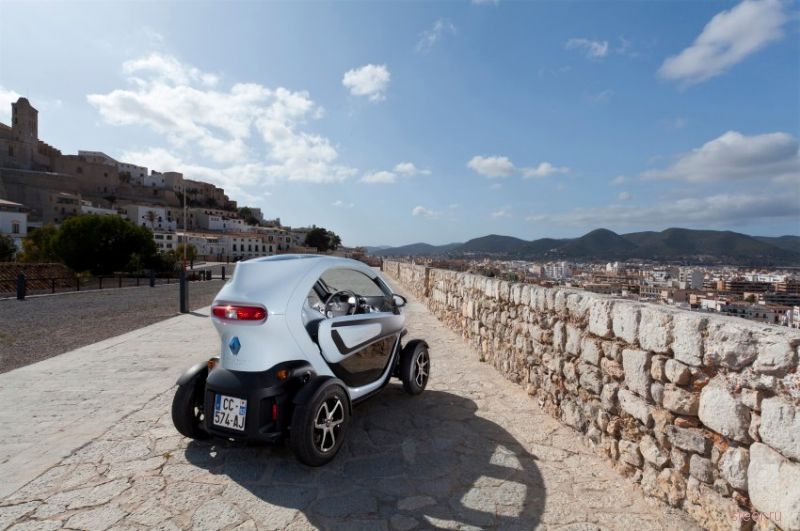 Renault Twizy : Миниатюрный электромобиль будущего (фото)