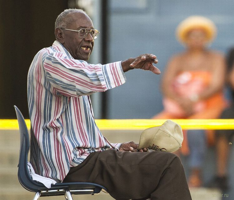 100-летний лихач сбил 11 человек в США (фото)