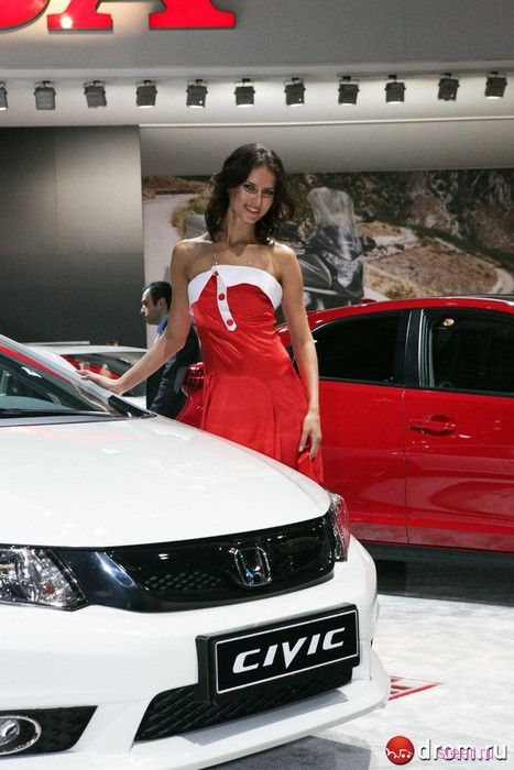 Девушки московского автосалона 2012 (фото)