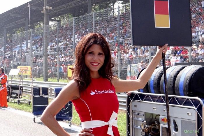 Красотки в красном: жара в Монце на Formula 1