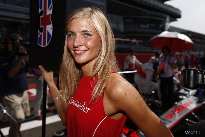 Красотки в красном: жара в Монце на Formula 1