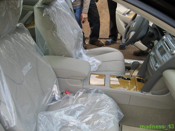 Утилизация бракованной Toyota (фото)