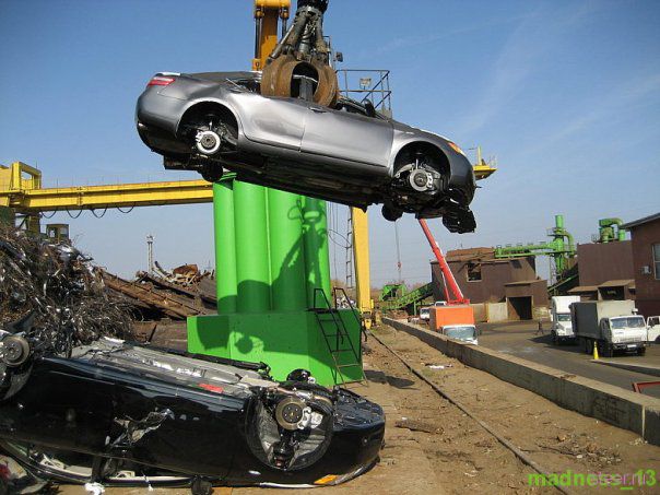 Утилизация бракованной Toyota (фото)
