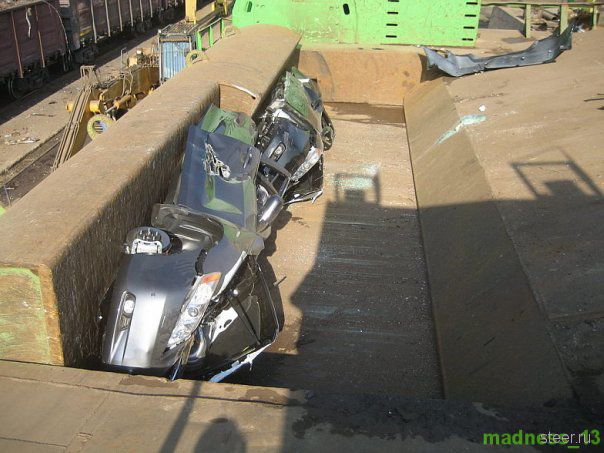 Утилизация бракованной Toyota (фото)