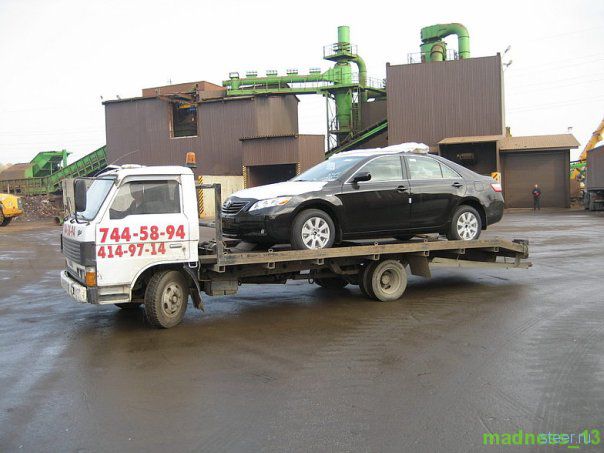 Утилизация бракованной Toyota (фото)