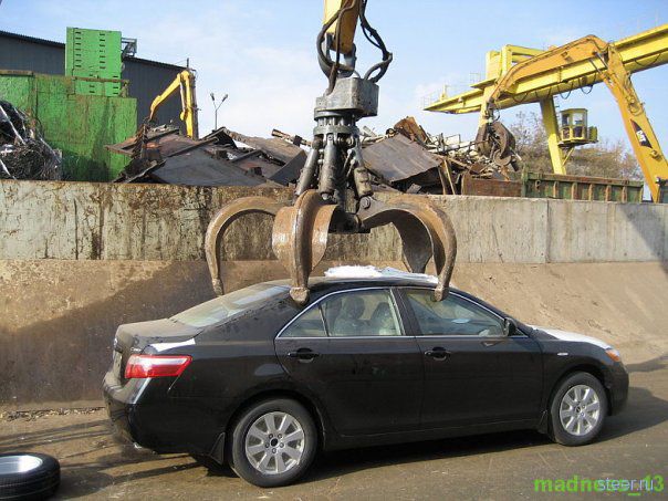 Утилизация бракованной Toyota (фото)
