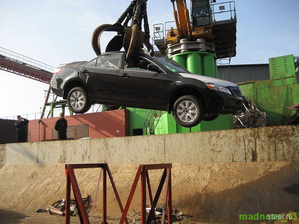 Утилизация бракованной Toyota (фото)