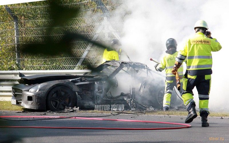 Прототип Mercedes SLS AMG Black Series попал в аварию на Нюрбургринге и сгорел