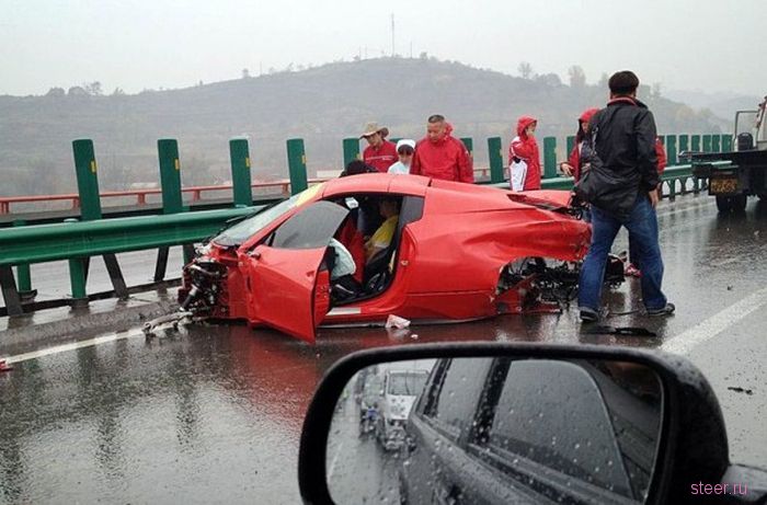 Две Ferrari столкнулись на трассе в Китае