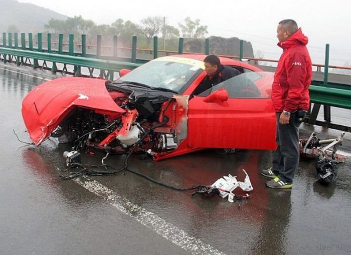 Две Ferrari столкнулись на трассе в Китае