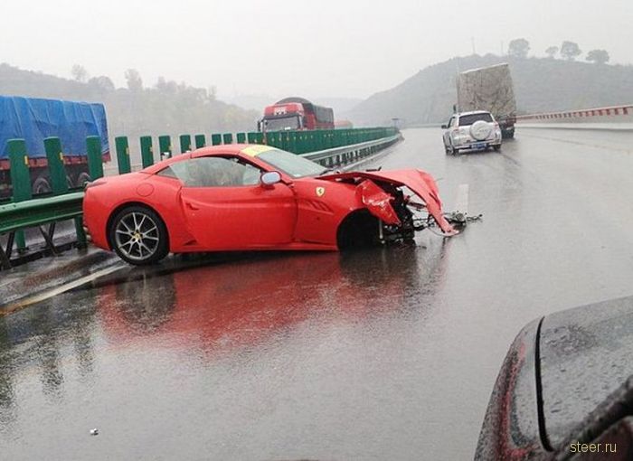Две Ferrari столкнулись на трассе в Китае