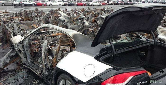 16 новых автомобилей Fisker Carma были уничтожены в Нью-Джерси в результате урагана Сэнди.
