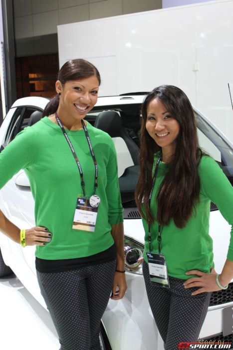 Девушки автосалона в Лос-Анджелесе 2012
