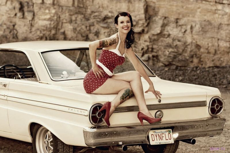 Календарь девушки и классические автомобили