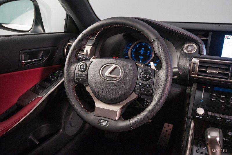Lexus показал новый седан серии IS