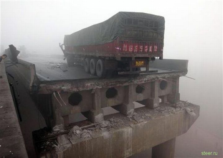 Сможет ли грузовик, набитый фейерверками, развалить мост