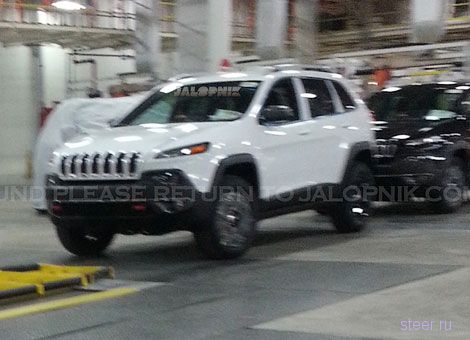 Появились первые фотографии нового Jeep Cherokee