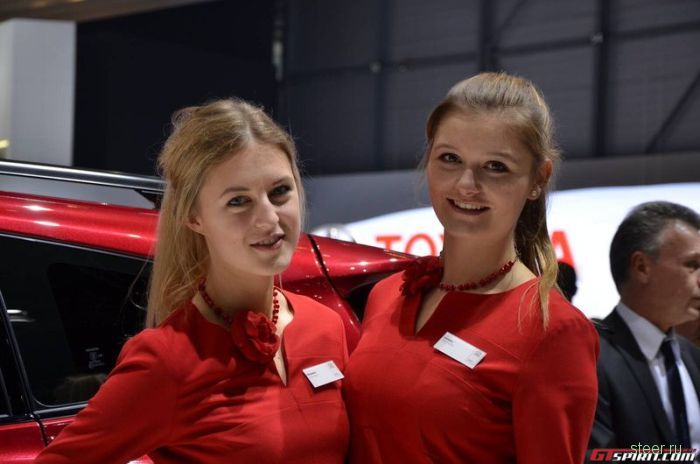 Девушки автосалона в Женеве 2013