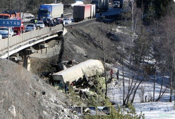 Два груженных автомобиля КамАЗ упали с моста