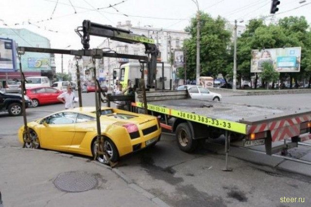 Девушка за рулем Lamborghini заблокировала движение