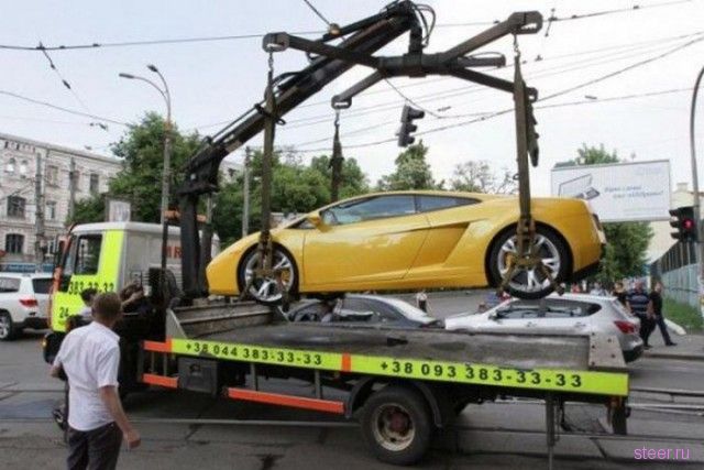 Девушка за рулем Lamborghini заблокировала движение