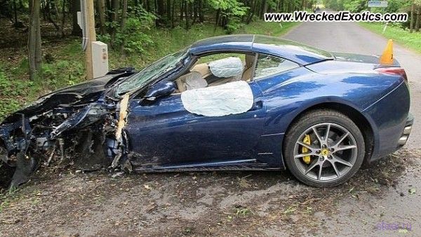 Известный хоккеист разбил дорогой спорткар Ferrari