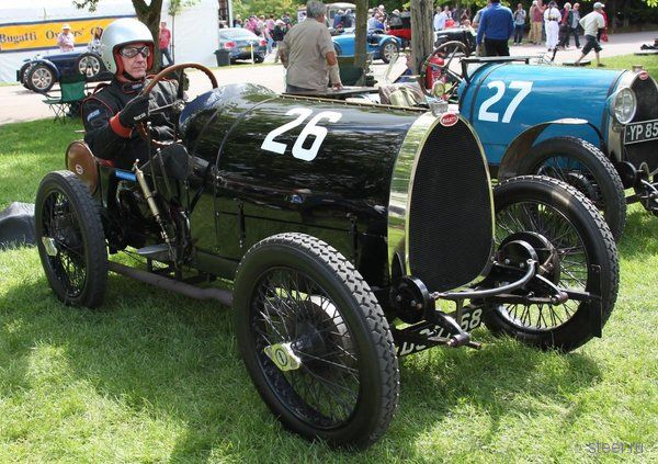 Уникальный Bugatti разбили на гонках