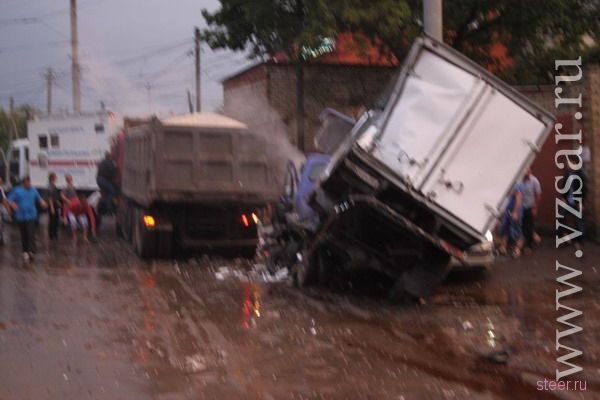 Саратов : в автокатастрофе с участием фуры пострадали 22 человека