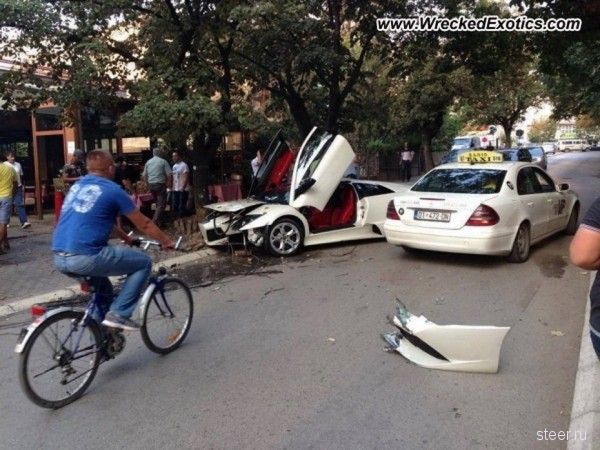 В Косово женщина-водитель  разбила Lamborghini Murcielago