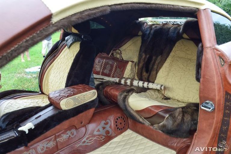 Уникальный автомобиль, покрытый кожей канадского бизона, продается за 88 миллионов рублей