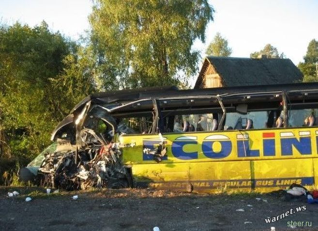 Смертельное столкновение автобусов под Псковом