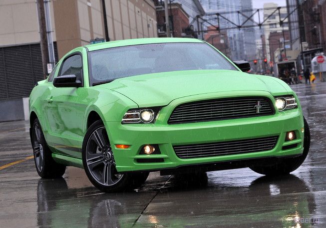 Ford Mustang 2014 попал в объективы камер