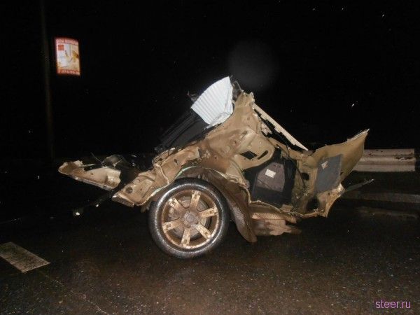 Страшная авария произошла в Уфе, Volkswagen Passat буквально разорвало пополам