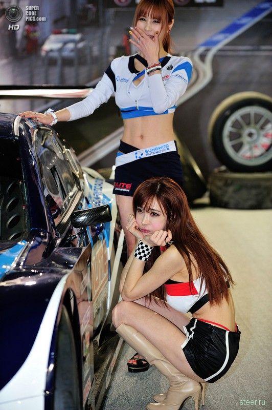 Девушки сеульского автосалона