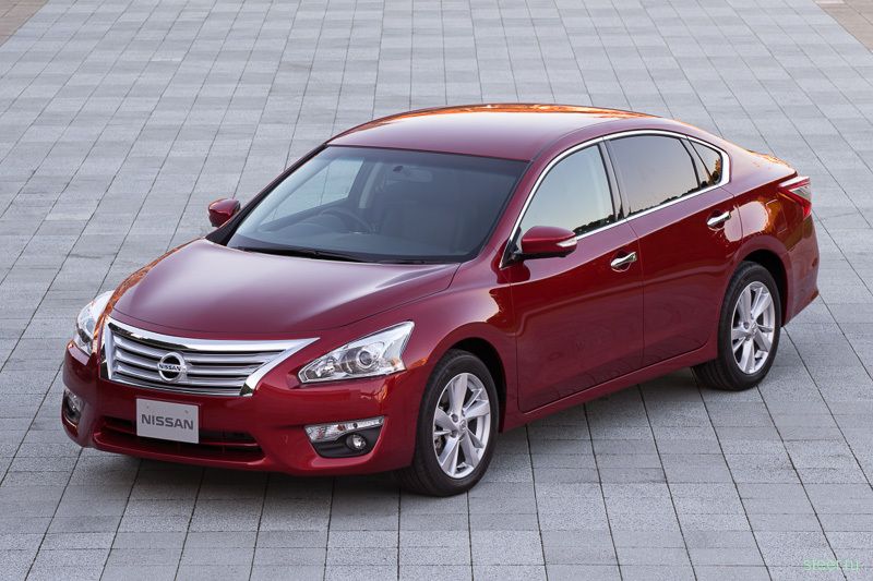 Nissan начинает продажи нового поколения седана Teana в Японии