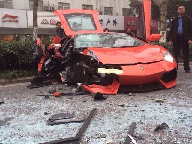 В Китае разбили Lamborghini Aventador