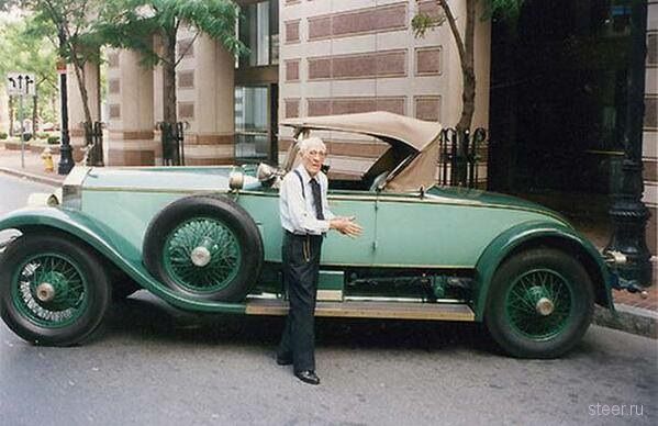 Человеку на фотографии 102 года, и он водит свой Роллс–Ройс уже 77 лет