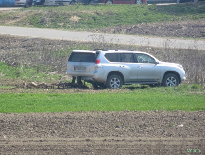 В белорусской глубинке пашут землю на Toyota Land Cruiser