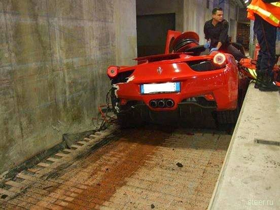 Претендент на самую нелепую аварию Ferrari 458 Italia