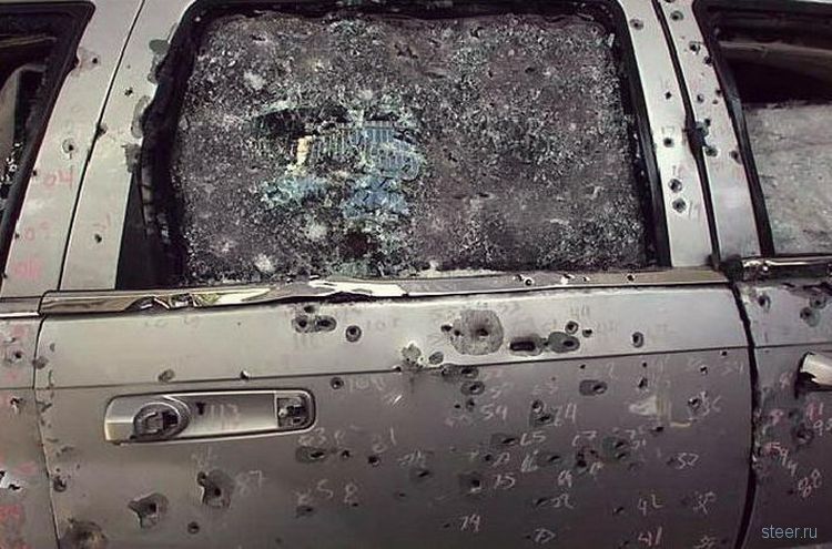 Результат обстрела бронированного Jeep Grand Cherokee Armored