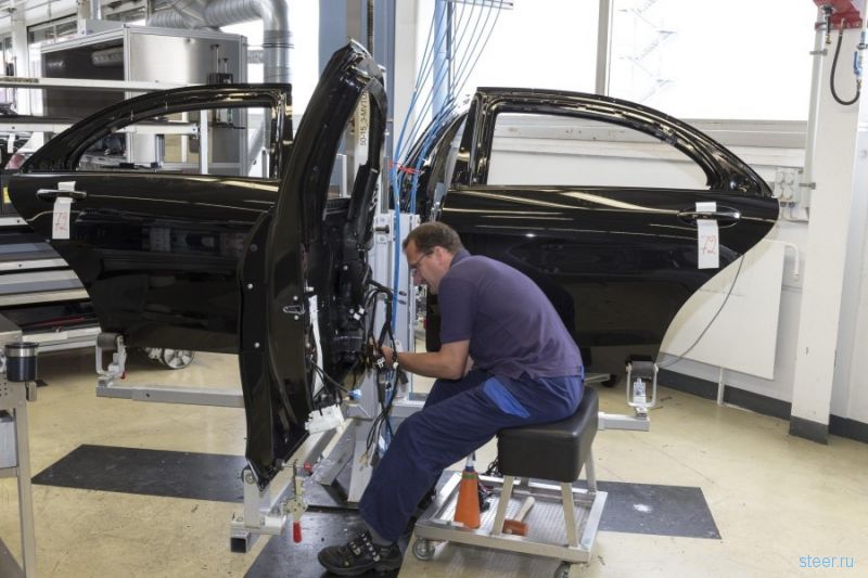 Mercedes-Benz начал производство бронированных седанов S-Class нового поколения