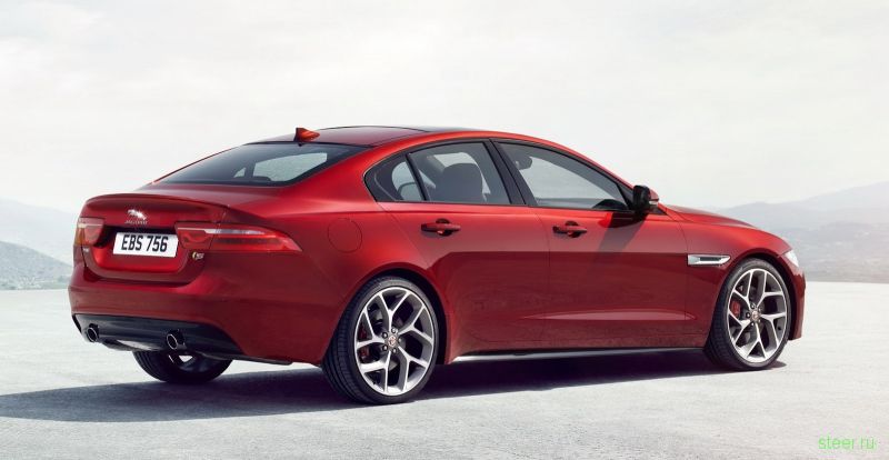 Jaguar официально представил новый компактный седан XE