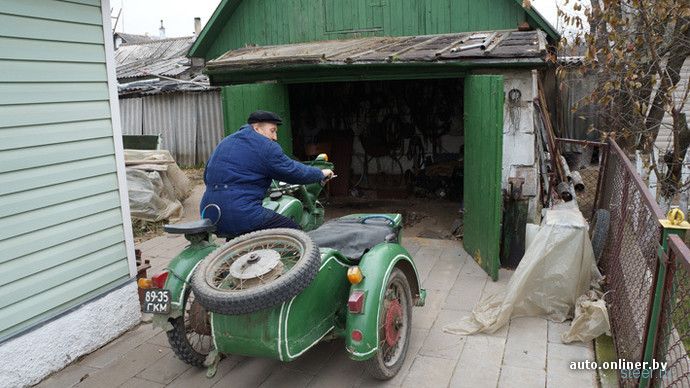 Мужчина из Ошмян купил новый «Днепр» в 25 лет и ездит на нем уже 43 года
