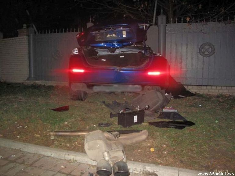 ДТП в центре Киева: Maserati разорвало на две части