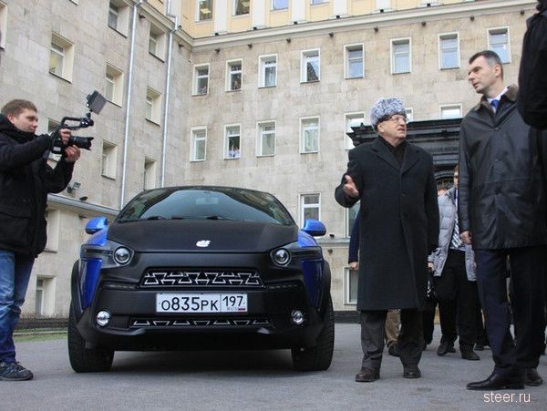 Прохоров подарил Жириновскому ё-мобиль за 250 000 евро