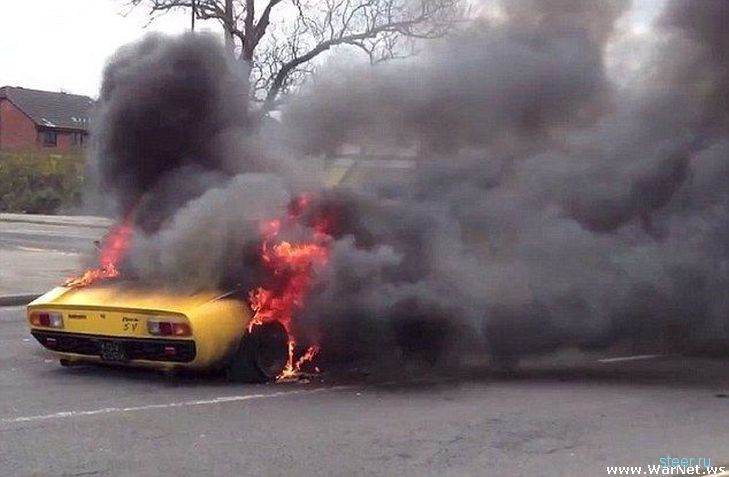 Автомеханик неправильно подобрал свечи для раритетного Lamborghini  