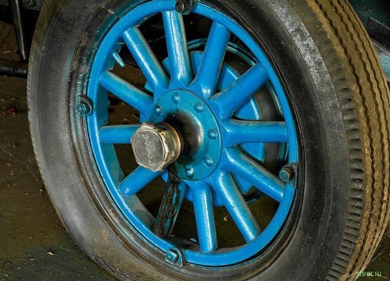 Заброшенный автомобильный музей в Японии